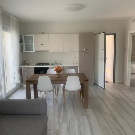 Sirmiogarda House * Sirmione